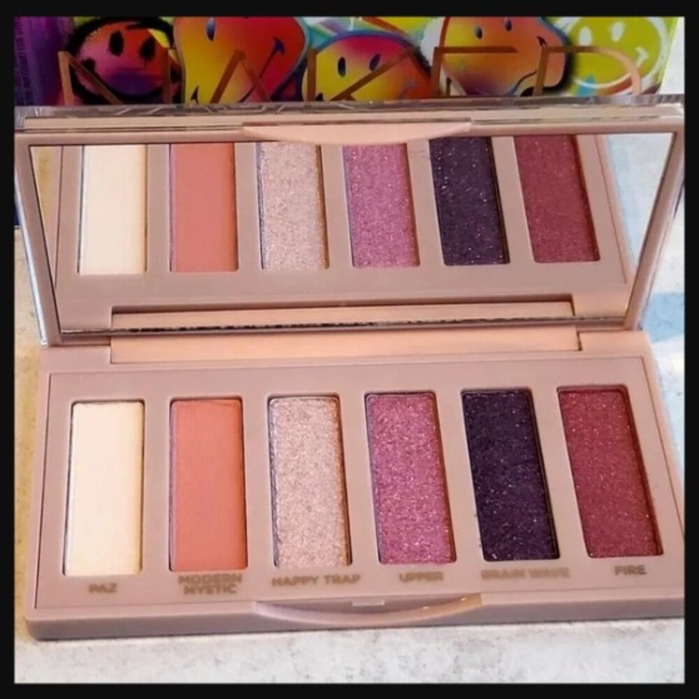 Urban Decay x Smiley DISCONTINUED CHILL HAPPY mini Eye Shadow Palette NIB